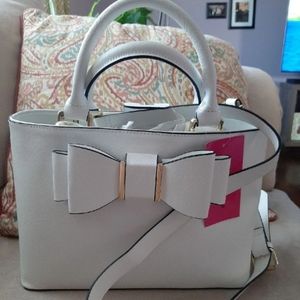 Beautiful Betsey Johnson bow satchel